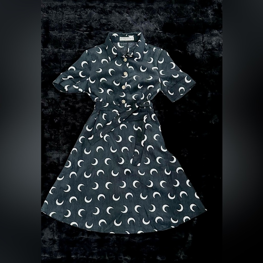 Elegant Crescent Patterned Midi Dress